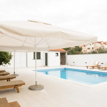 Apartmán - Luxury With Private Pool