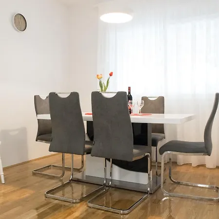 - Luxury With Private Pool Apartment Zadar
