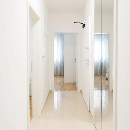 - Luxury With Private Pool Apartmán Zadar