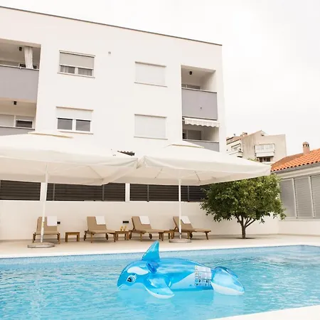 - Luxury With Private Pool Apartment